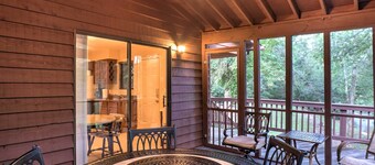 Creekfront Cabin Near Chattanooga w/ Hot Tub!
