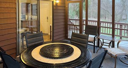 Creekfront Cabin Near Chattanooga w/ Hot Tub!