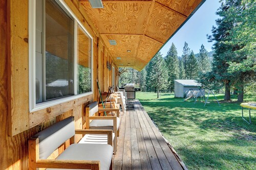 Cozy Countryside Cabin in Robie Creek Park!