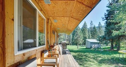 Cozy Countryside Cabin in Robie Creek Park!