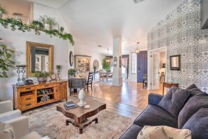 House (5 Bedrooms) | Interior