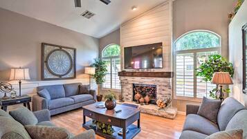 House (5 Bedrooms) | Interior