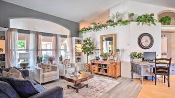 House (5 Bedrooms) | Interior