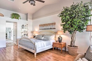 House (5 Bedrooms) | Interior - Elegant Peoria Home: Pool, Putting Green, Fire Pit (Peoria)