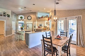 House (5 Bedrooms) | Interior