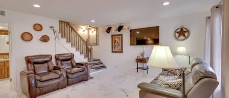 Apartment (3 Bedrooms) | Front of property