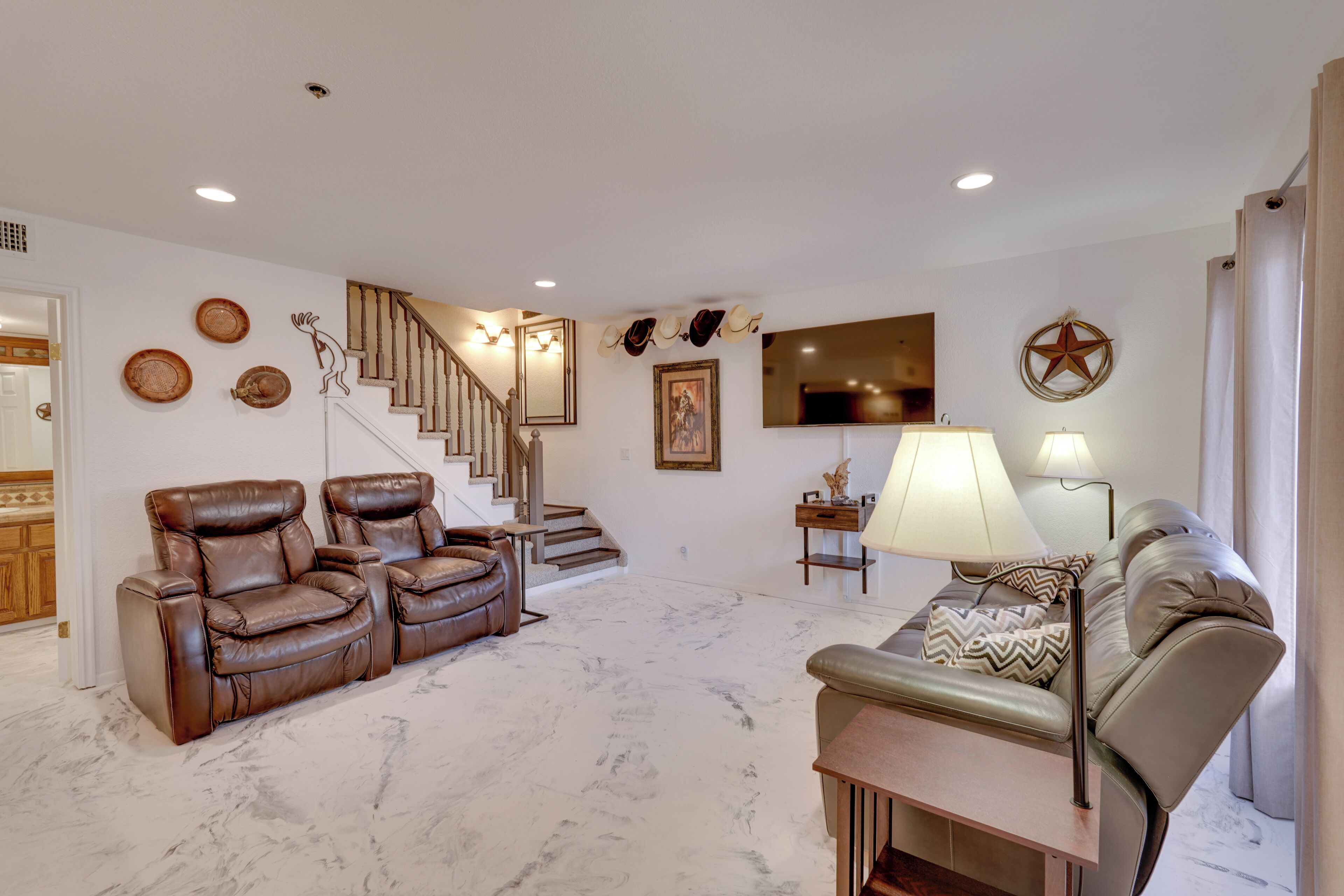 Apartment (3 Bedrooms) | Front of property