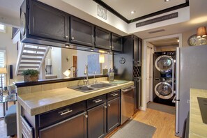 Apartment (2 Bedrooms) | Interior - Centrally Located Escape w/ Pool Access in Phoenix (Phoenix)