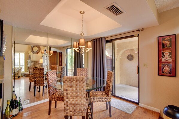 Apartment (2 Bedrooms) | Interior - Centrally Located Escape w/ Pool Access in Phoenix (Phoenix)