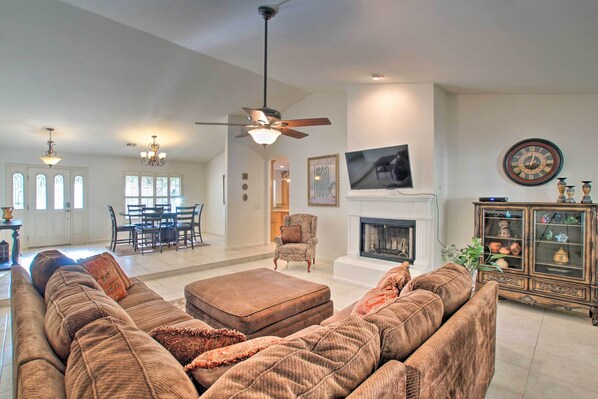 House (5 Bedrooms) | Interior - Game Room, Fire Pit & Putting Green: Glendale Home (Glendale)