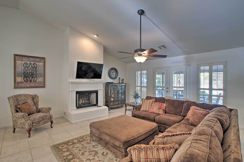 Game Room, Fire Pit & Putting Green: Glendale Home