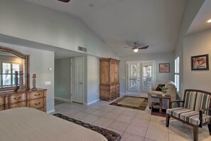 House (5 Bedrooms) | Interior - Game Room, Fire Pit & Putting Green: Glendale Home (Glendale)