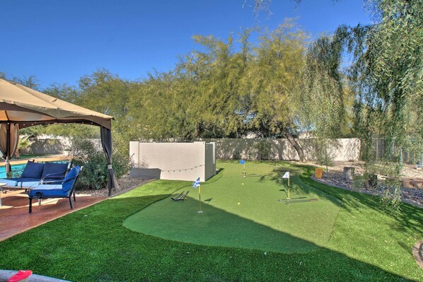 House (5 Bedrooms) | Interior - Game Room, Fire Pit & Putting Green: Glendale Home (Glendale)