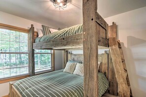 Interior - Upscale Family Cottage < 1 Mi to Higgins Lake (Roscommon)