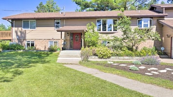 House (3 Bedrooms) | Front of property