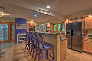 House (4 Bedrooms) | Interior - Spacious Lakehouse w/ Deck, Kayaks, & Dock! (Cambridge)