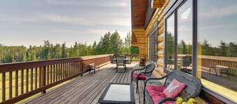 Legacy Mountain Lodge on 40-acre Ranch w/ Views!