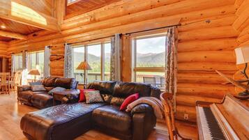 House (5 Bedrooms) | Interior