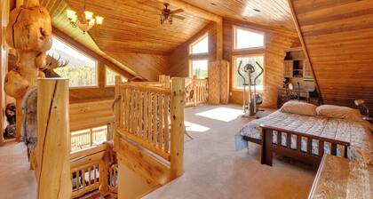 Legacy Mountain Lodge on 40-acre Ranch w/ Views!
