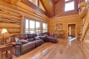 House (5 Bedrooms) | Interior