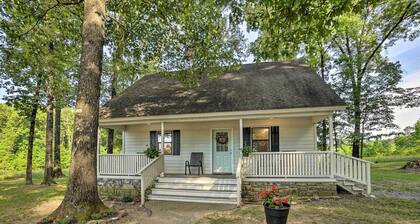 Peaceful Broken Bow Cottage w/ Fire Pit!