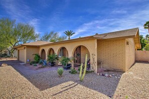 House (3 Bedrooms) | Interior - Colorful Home W/grill < 4 Mi to Talking Stick Golf (Scottsdale)
