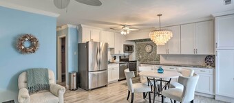 Breezy Murrells Inlet Condo w/ Deck: Walk to Beach