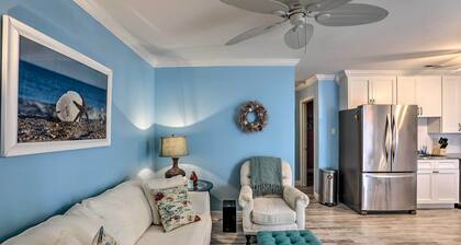 Breezy Murrells Inlet Condo w/ Deck: Walk to Beach