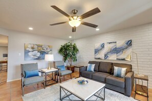 Interior - Tucson Townhome w/ Private Patio & Mtn Views! (Tucson)