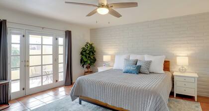 Tucson Townhome w/ Private Patio & Mtn Views!