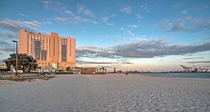 Charming Gulfport Getaway Only 3 Blocks to Beach!