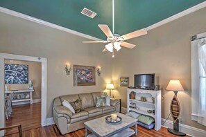 House (3 Bedrooms) | Interior - Charming Gulfport Getaway Only 3 Blocks to Beach! (Gulfport)