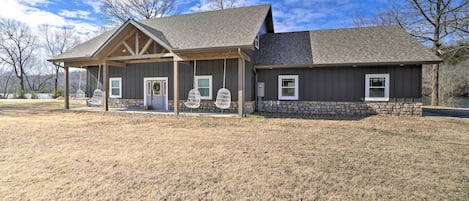 Cottage (2 Bedrooms) | Front of property