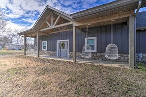 Cottage (2 Bedrooms) | Interior - Idyllic Cotter Escape: Steps to White River! (Cotter)