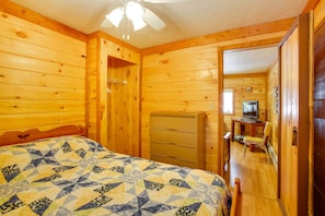 Interior - Cozy Interlochen Cabin w/ Dock: 1 Mi to Green Lake (Interlochen)