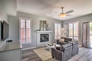 House (3 Bedrooms) | Interior - Spacious and Updated Resort Home on Golf Course! (Mesa)