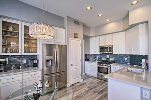 House (3 Bedrooms) | Interior - Spacious and Updated Resort Home on Golf Course! (Mesa)