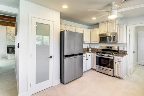 Pet-friendly Home w/ Hot Tub in Lake Havasu City