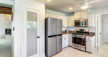 Pet-friendly Home w/ Hot Tub in Lake Havasu City