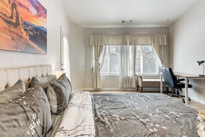 Interior - 3 Mi to Lake Powell: Home w/ Hot Tub & Waterfall (Page)