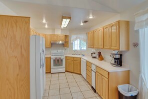 House (3 Bedrooms) | Interior - 3 Mi to Lake Powell: Home w/ Patio & Waterfall (Page)
