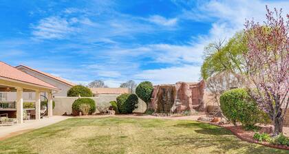 3 Mi to Lake Powell: Home w/ Hot Tub & Waterfall