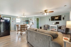 Apartment (2 Bedrooms) | Interior - Omaha Apartment 3 Mi to Cricket Creek Marina! (Omaha)