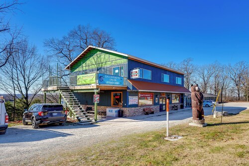 Omaha Apartment 3 Mi to Cricket Creek Marina!