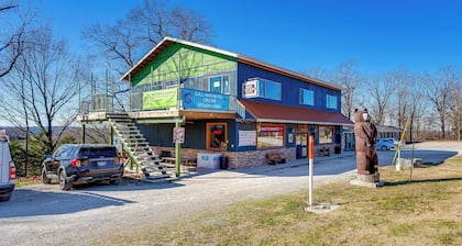 Omaha Apartment 3 Mi to Cricket Creek Marina!