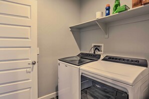 Interior - Inviting Sahuarita Home < 5 Mi to Lake Park! (Sahuarita)