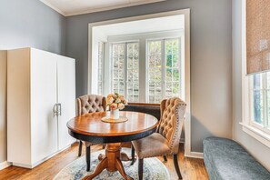 Cottage (1 Bedroom) | Interior - Cozy Eureka Springs Cottage, Walk to Dtwn! (Eureka Springs)