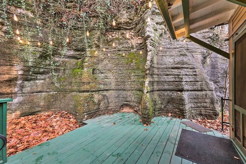 Cozy Eureka Springs Cottage, Walk to Dtwn!