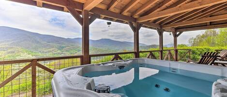House (1 Bedroom) | Outdoor spa tub