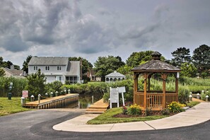 Interior - Near Bethany Beach & Boardwalk: Pristine Townhome! (Ocean View)